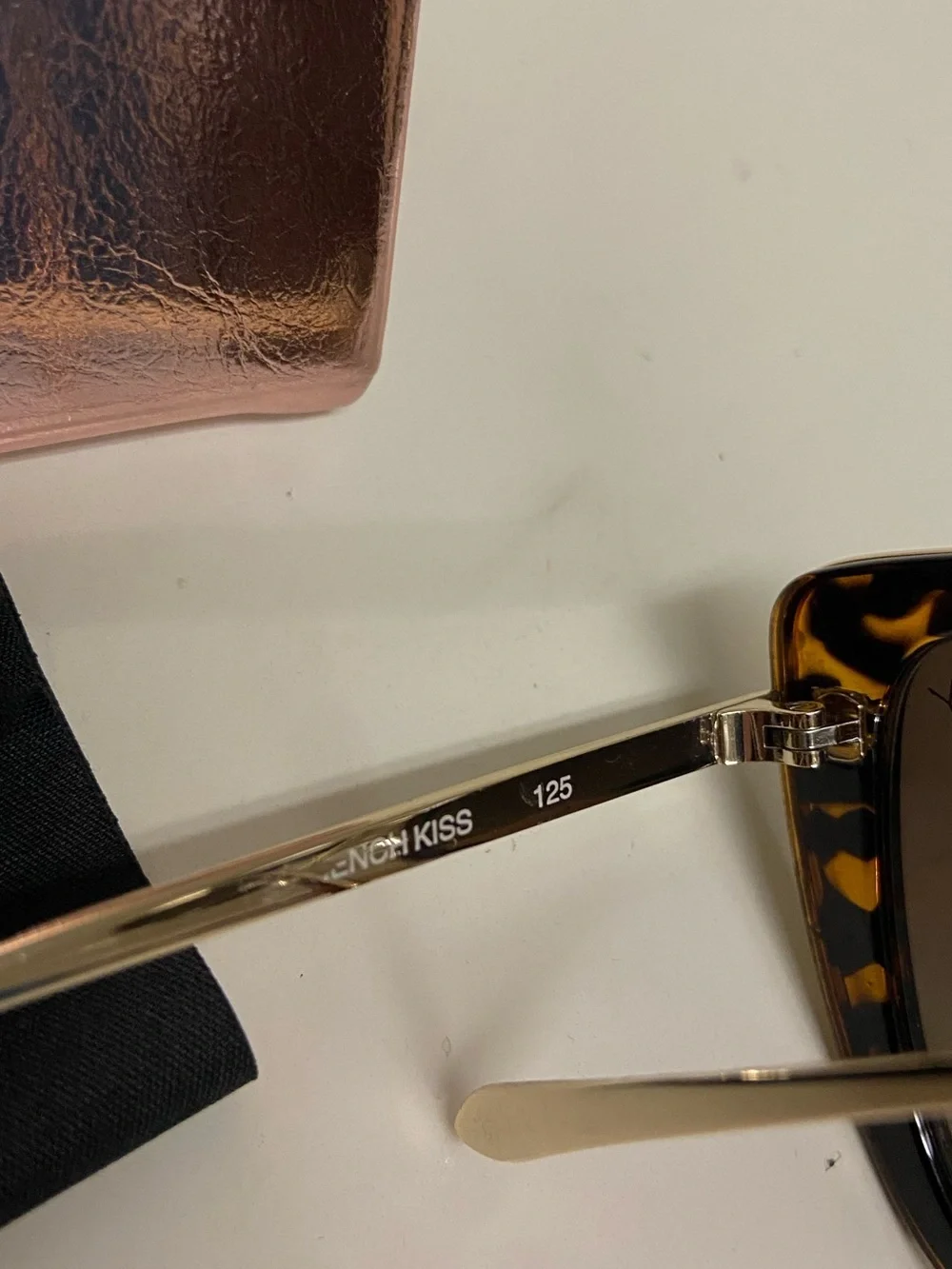 Quay Australia French Kiss Cat Eye Tortoise/Gold - Rare Style With Case